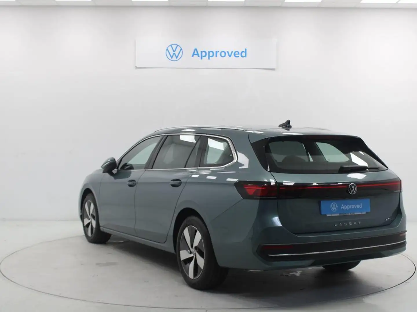 Volkswagen Passat 1.5 eTSI Business DSG7 110kW Verde - 2