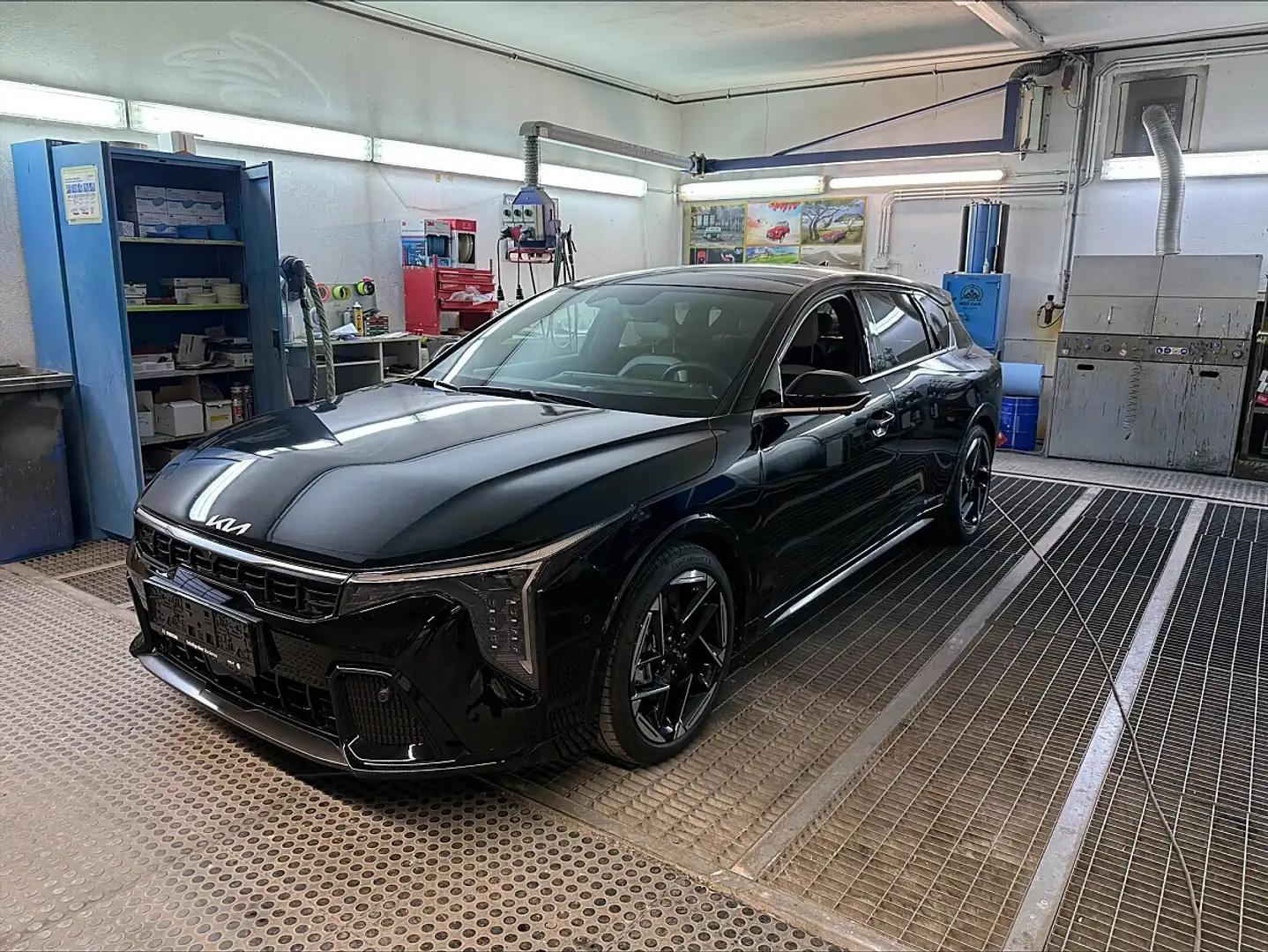 Kia K4 1,6 TGDI GT-Line DCT/SD Schwarz - 1
