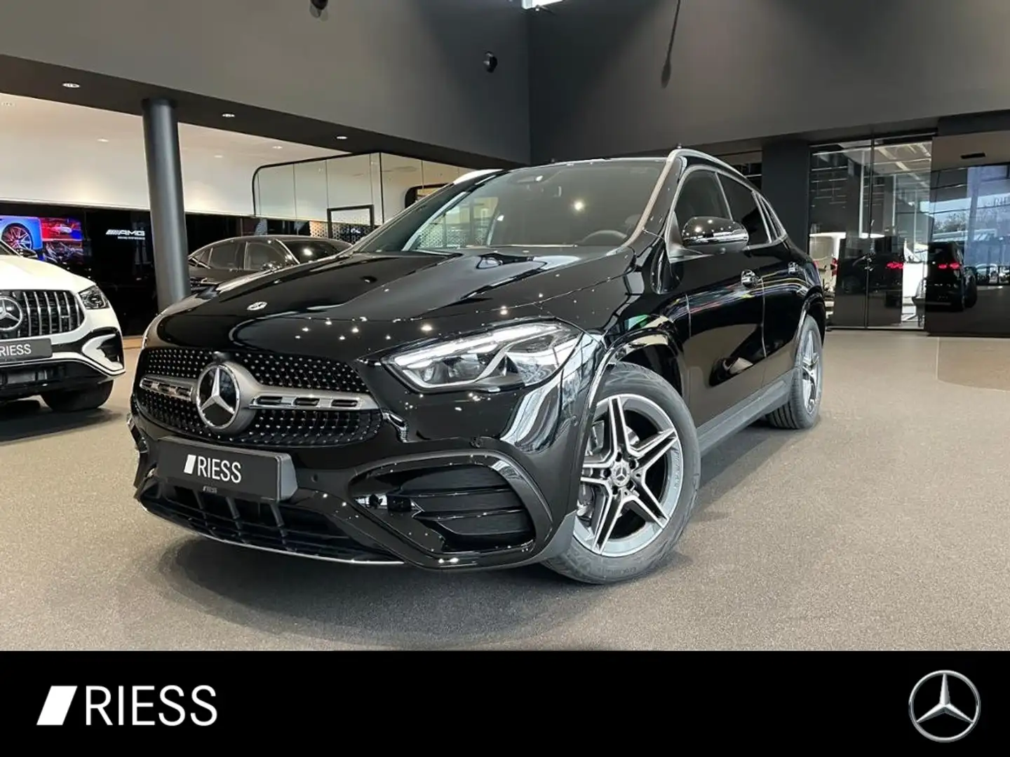 Mercedes-Benz GLA 220 d 4M AMG+AHK+DISTR+TOTWKL+KEYL+MULTIBEAM Zwart - 1