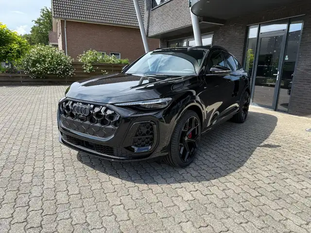 Audi Q5 view 4