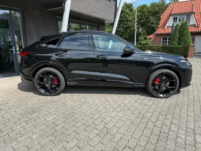 Audi Q5 view 8