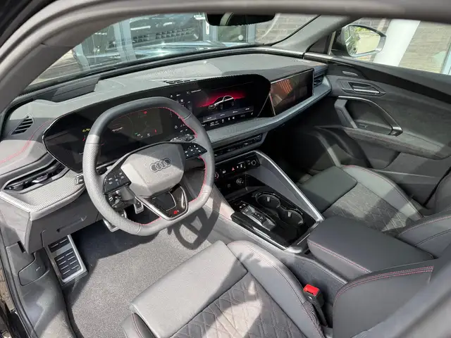 Audi Q5 view 11
