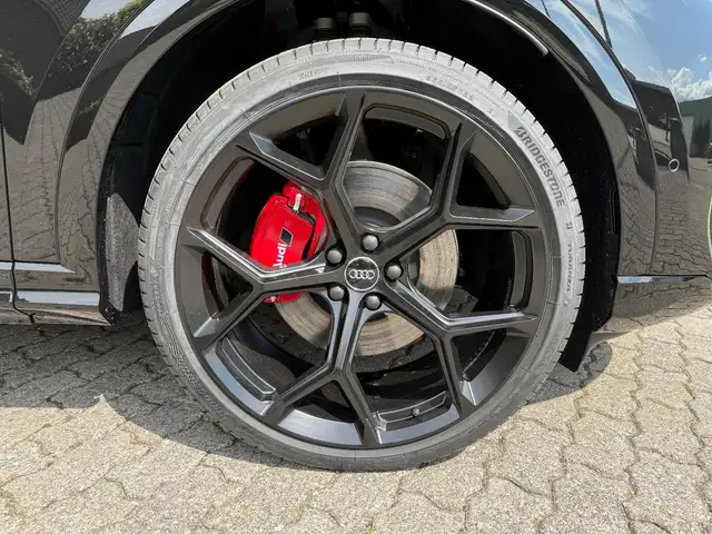 Audi Q5 view 5