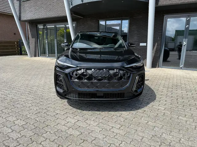 Audi Q5 view 6
