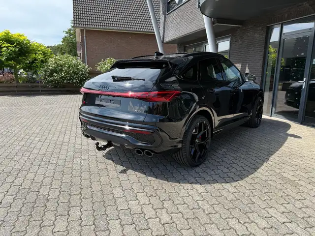 Audi Q5 view 12