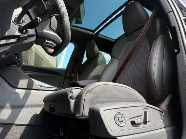Audi Q5 view 10