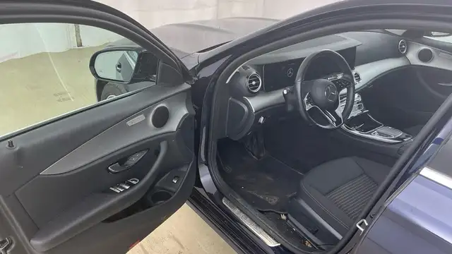 Mercedes-Benz E view 6