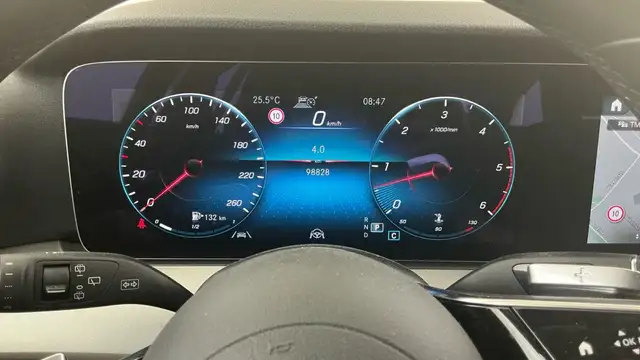 Mercedes-Benz E view 10