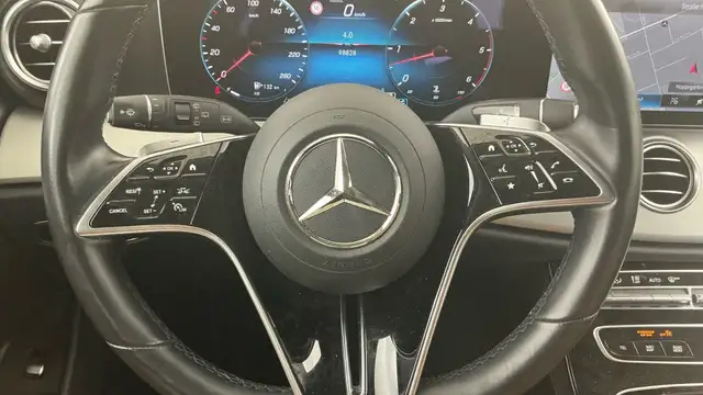 Mercedes-Benz E view 9