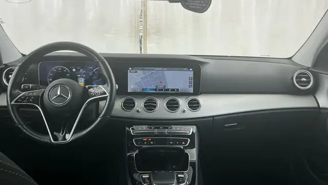 Mercedes-Benz E view 8