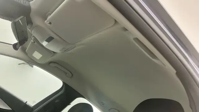 Mercedes-Benz E view 13