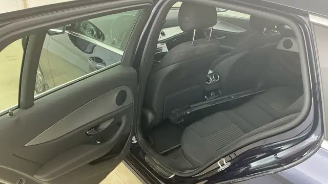 Mercedes-Benz E view 14