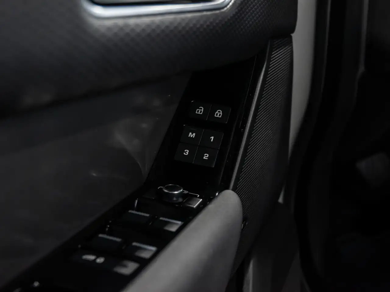 Land Rover Range Rover Velar снимка Land Rover Range Rover Velar
