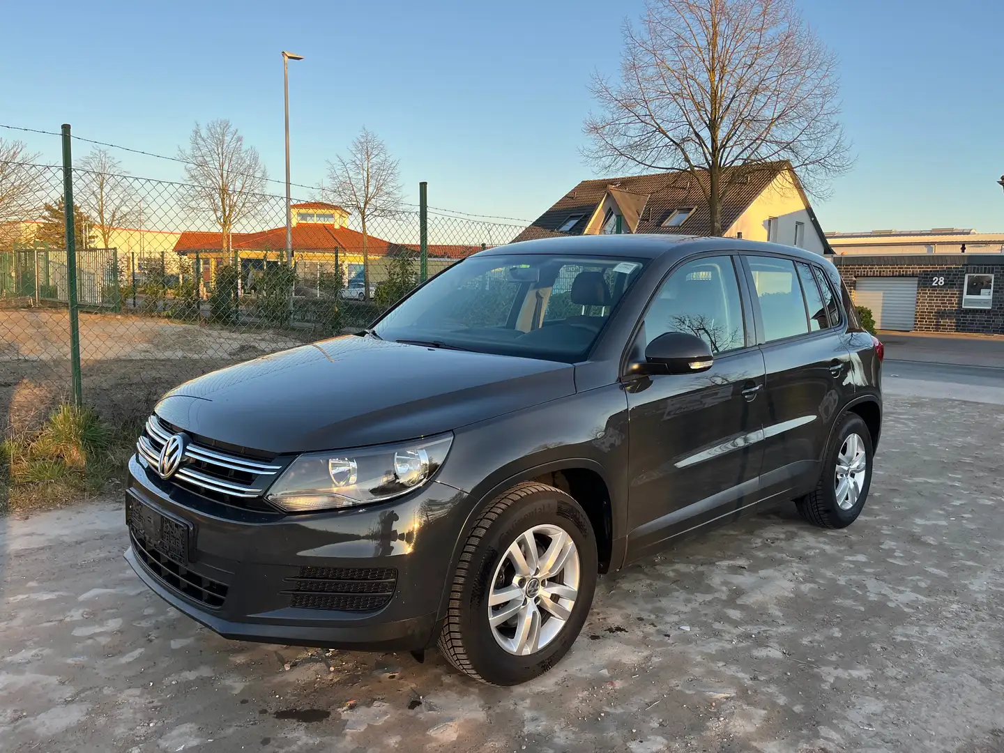 Volkswagen Tiguan 1.4 Trend BMT KLIMA+AHK+PDC+EURO6 Gris - 1