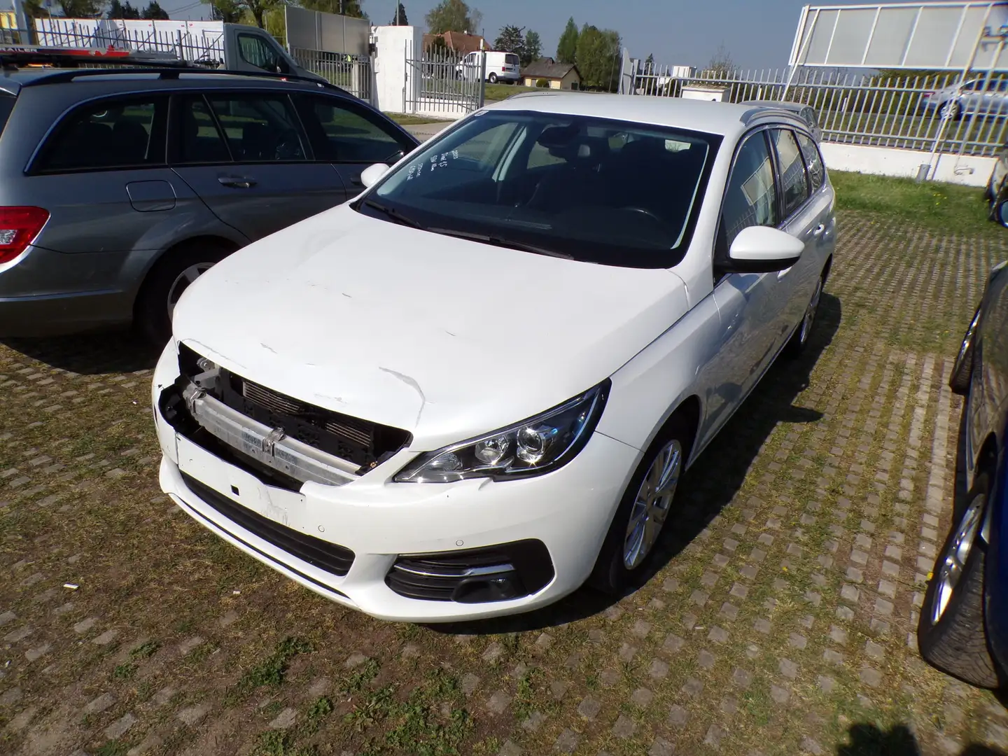 Peugeot 308 Allure Automatik Weiß - 1