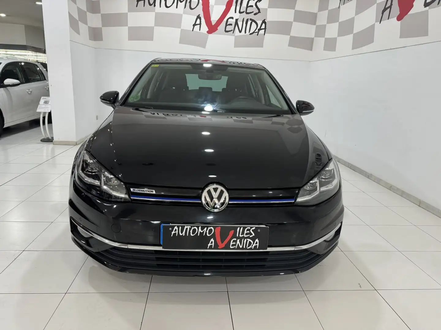 Volkswagen Golf Advance Negro - 2