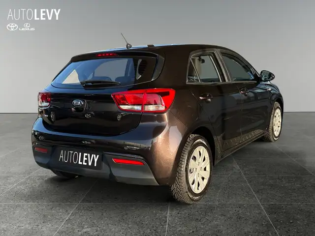 Kia Rio view 6