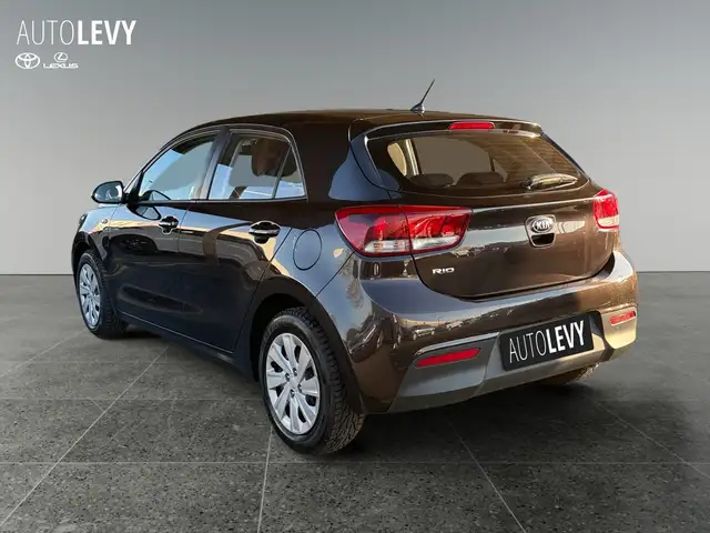 Kia Rio view 4