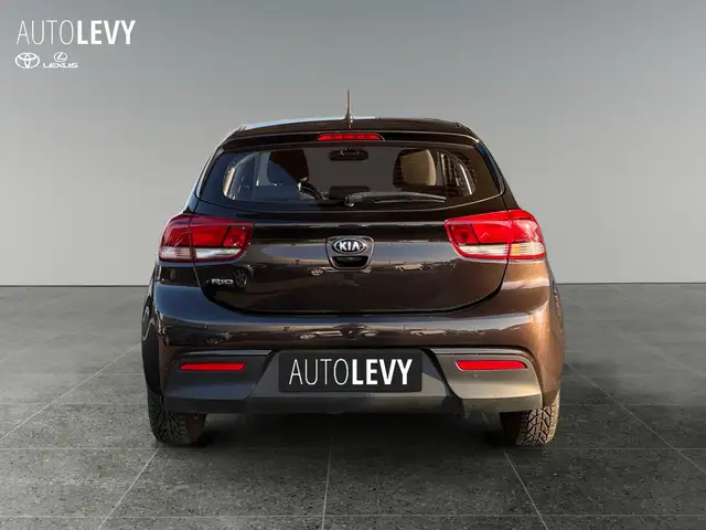 Kia Rio view 5