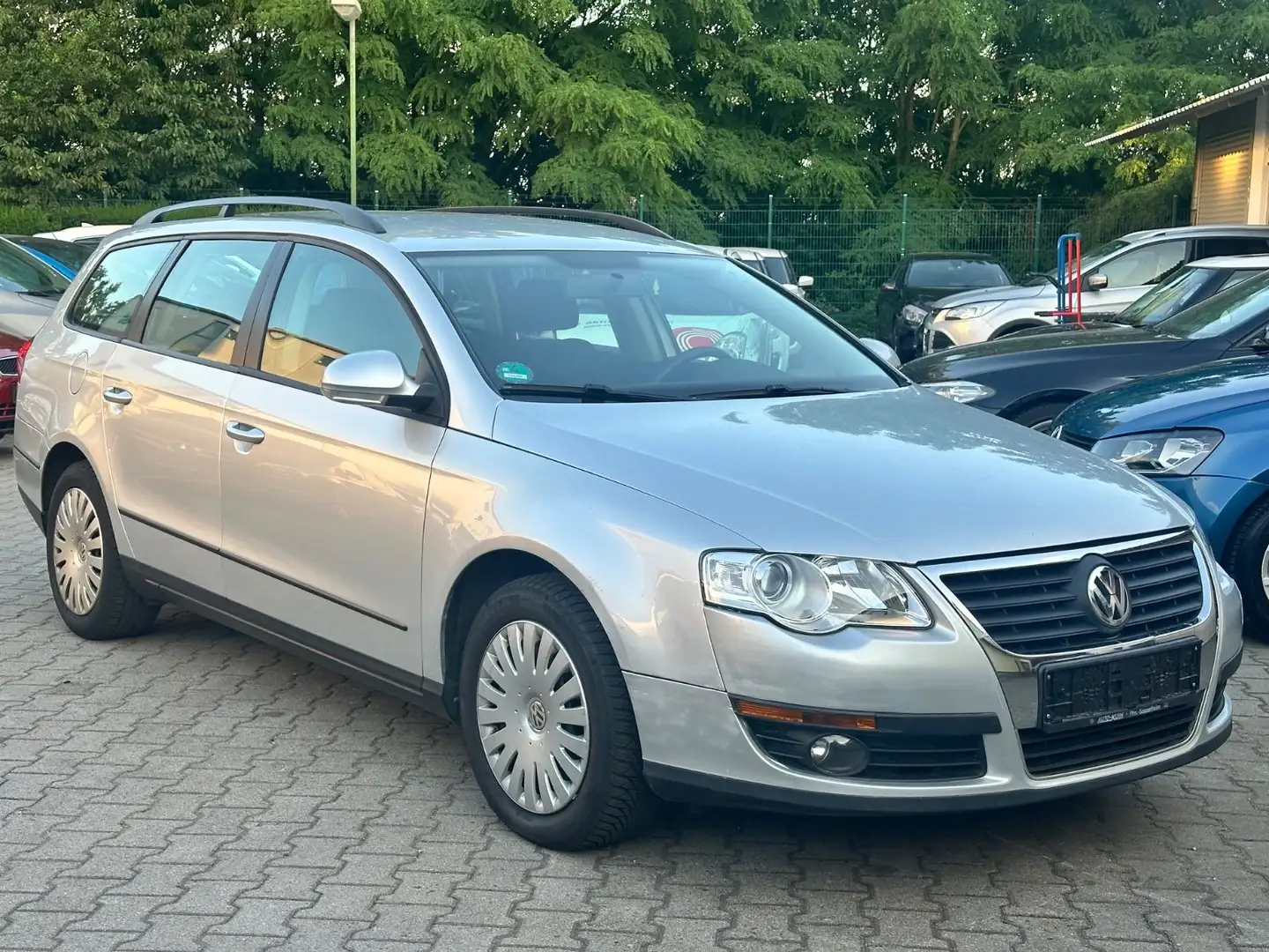 Volkswagen Passat Variant Trendline Automatik Silber - 2