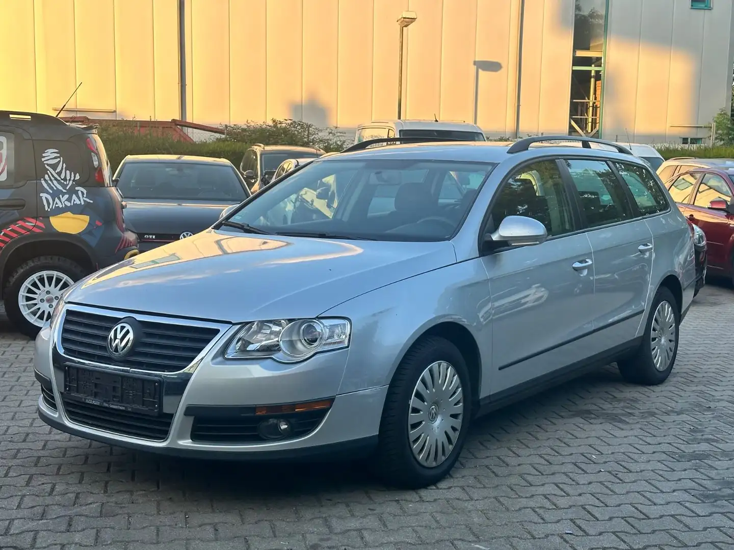 Volkswagen Passat Variant Trendline Automatik Silber - 1