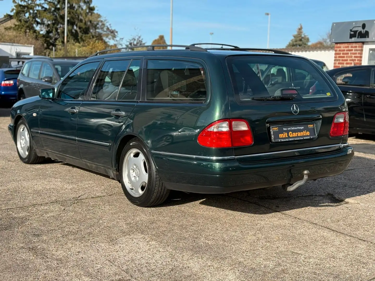 Mercedes-Benz E 230 T AVANTGARDE*TÜV*KLIMA*SHZ*KLIMA* Grün - 2
