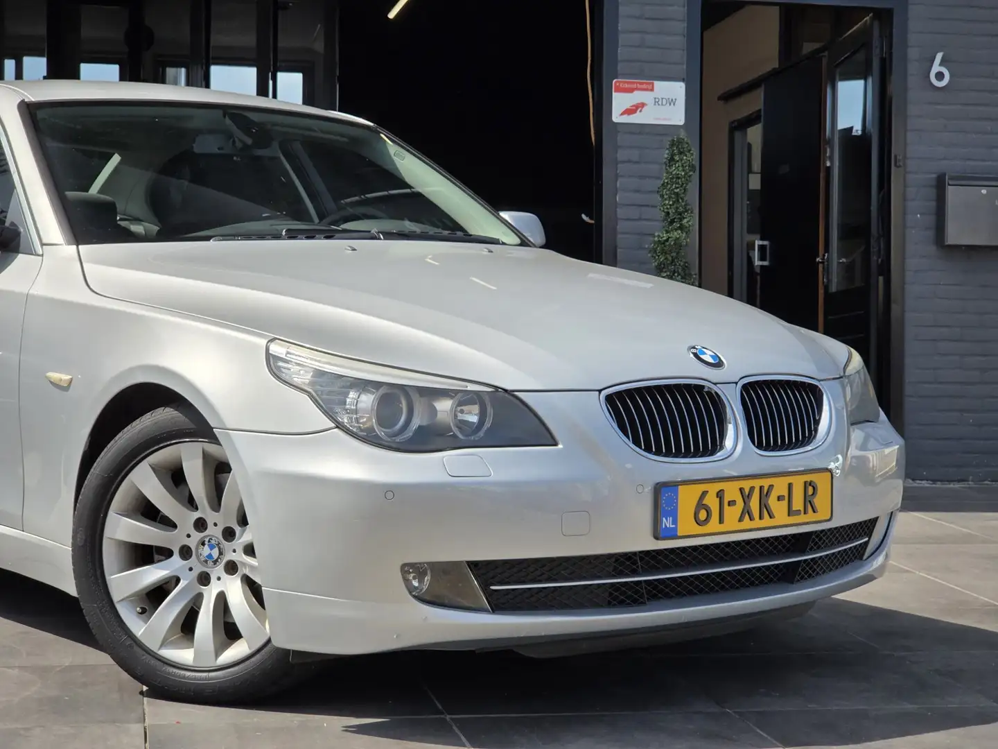 BMW 523 5-serie 523i Executive|Automaat|Cruise Control|PDC Grijs - 2