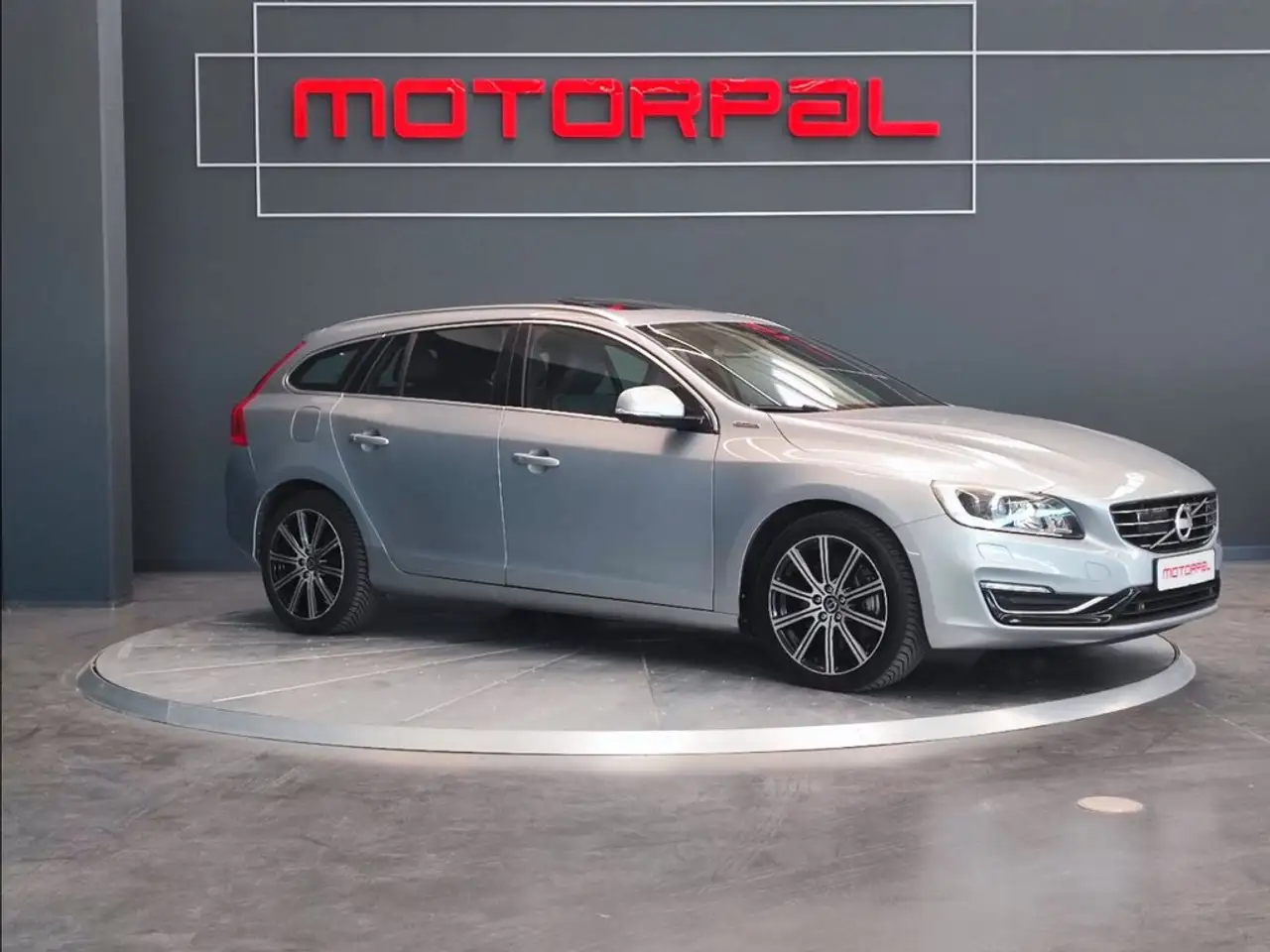 VOLVO V60 2.4 286 ch - 130 051KMS