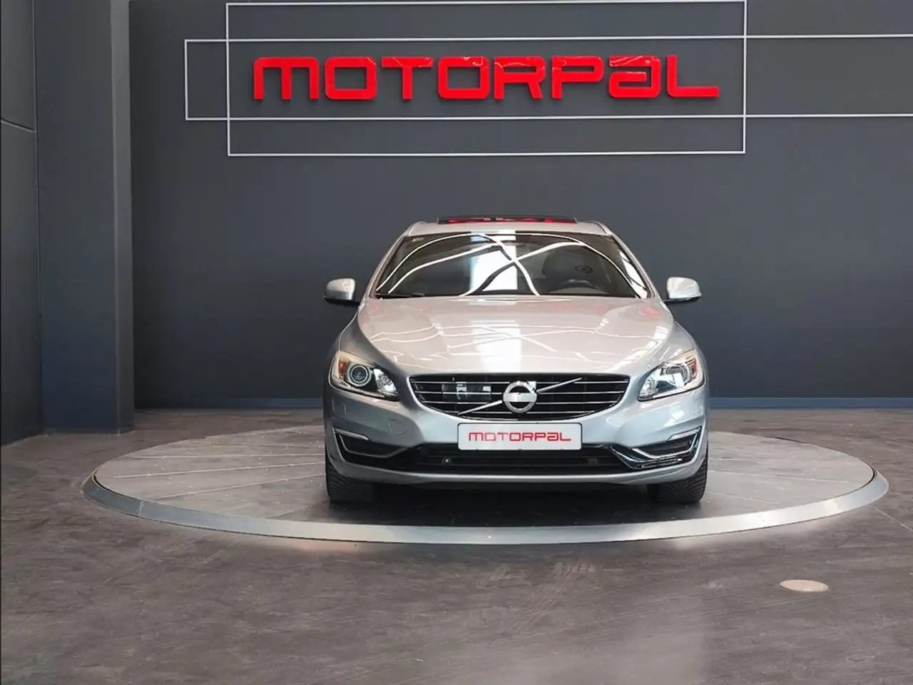VOLVO V60 2.4 286 ch - 130 051KMS