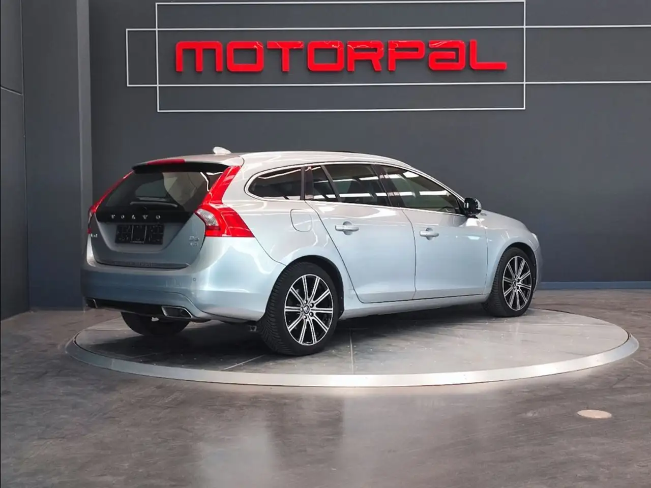 VOLVO V60 2.4 286 ch - 130 051KMS
