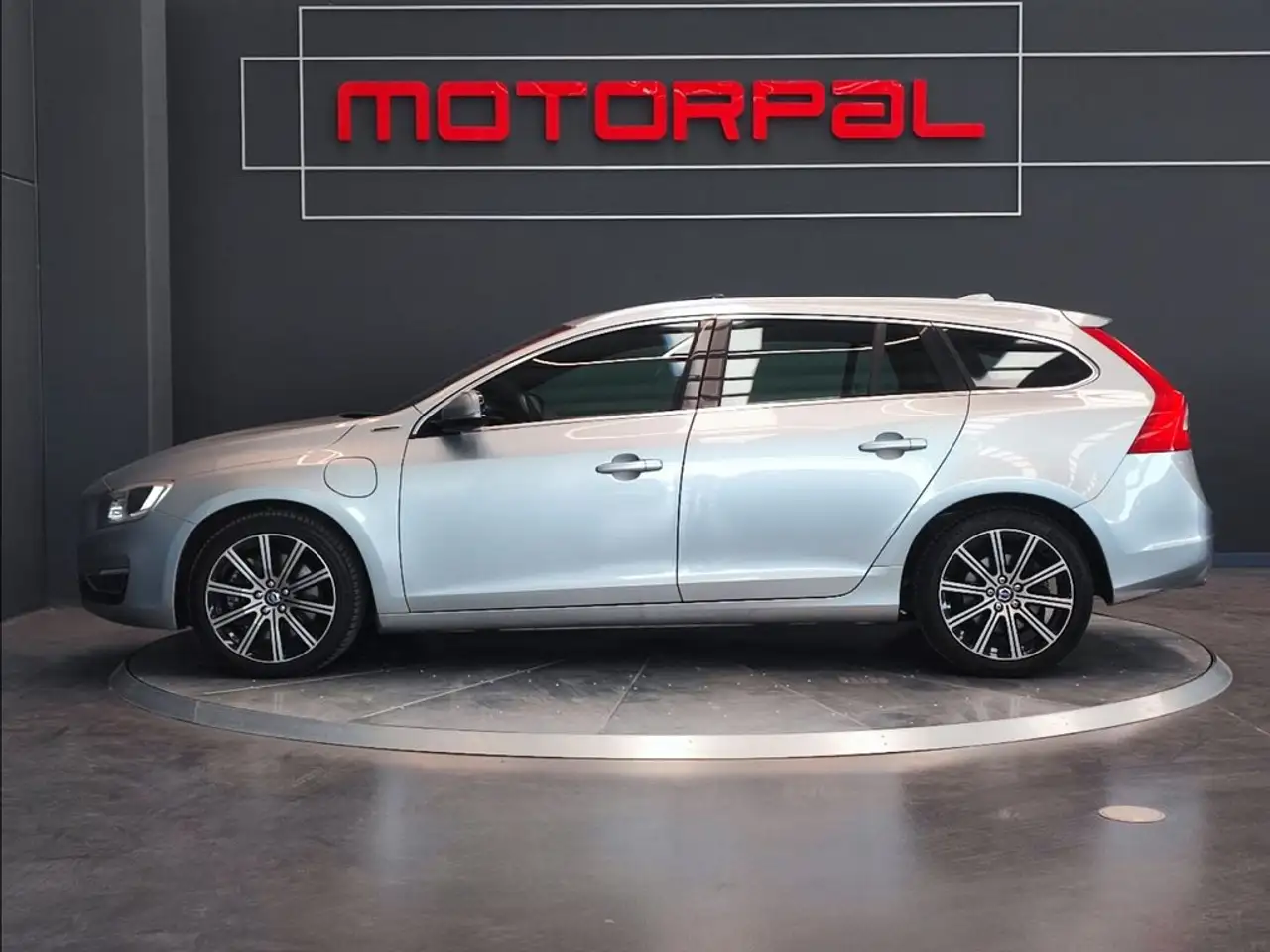 VOLVO V60 2.4 286 ch - 130 051KMS