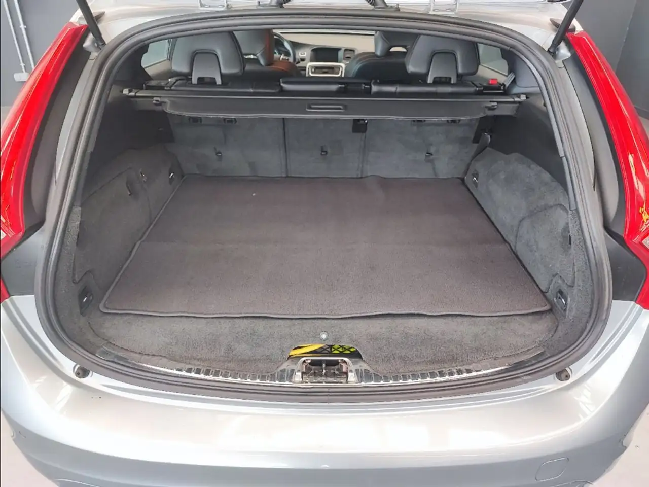 VOLVO V60 2.4 286 ch - 130 051KMS