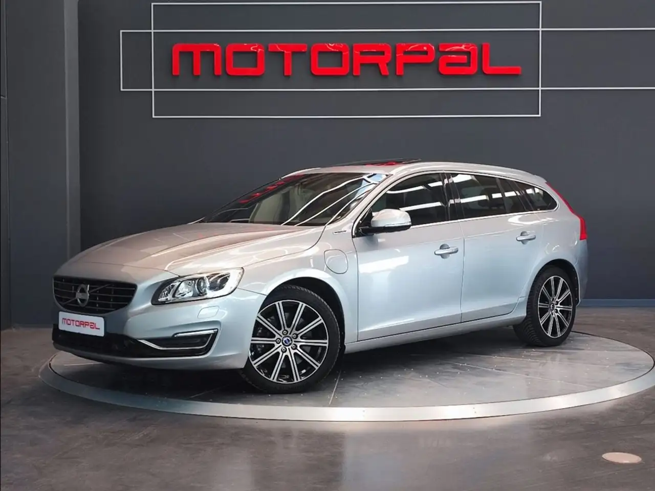 VOLVO V60 2.4 286 ch - 130 051KMS