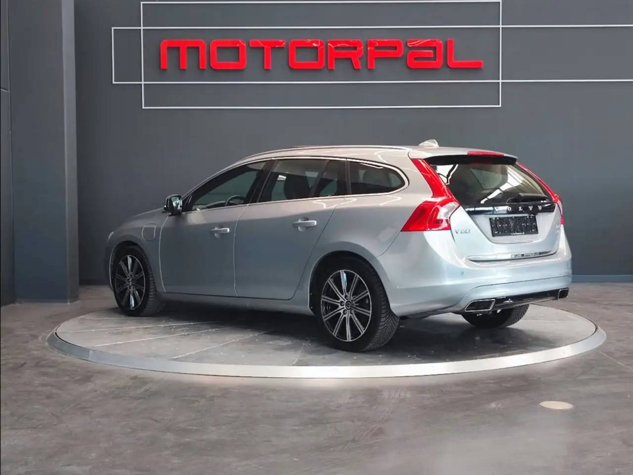 VOLVO V60 2.4 286 ch - 130 051KMS