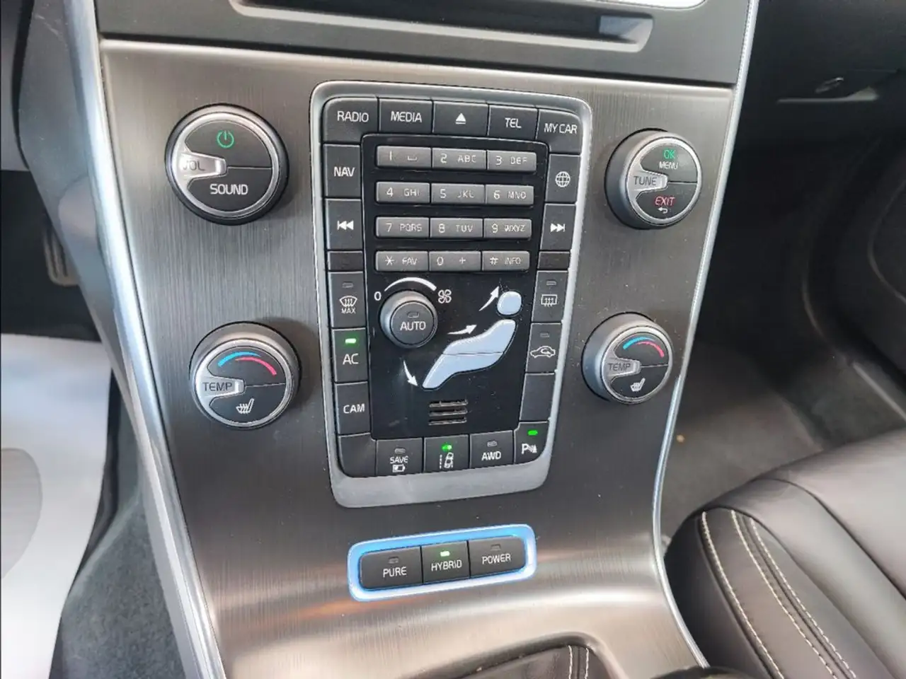 VOLVO V60 2.4 286 ch - 130 051KMS