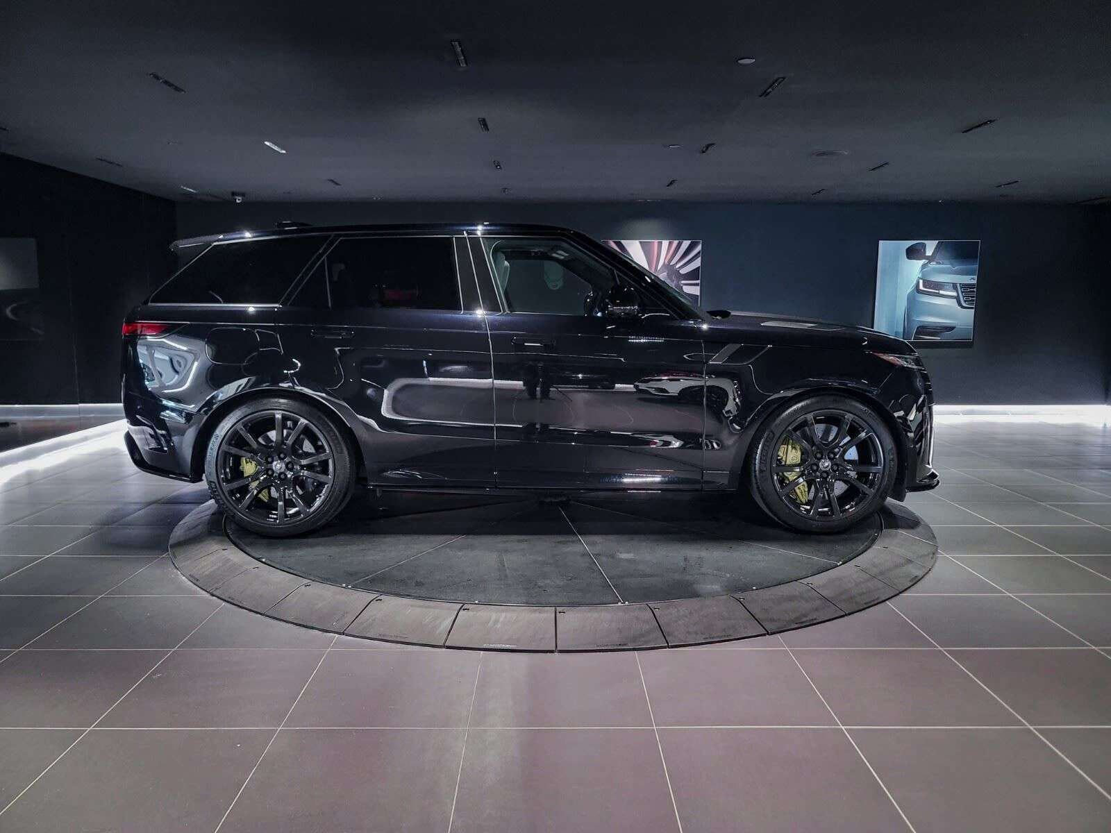 2025 Land Rover Range Rover Sport SV Edition Two | Sunroof | Navigation | Bluetooth alt 4