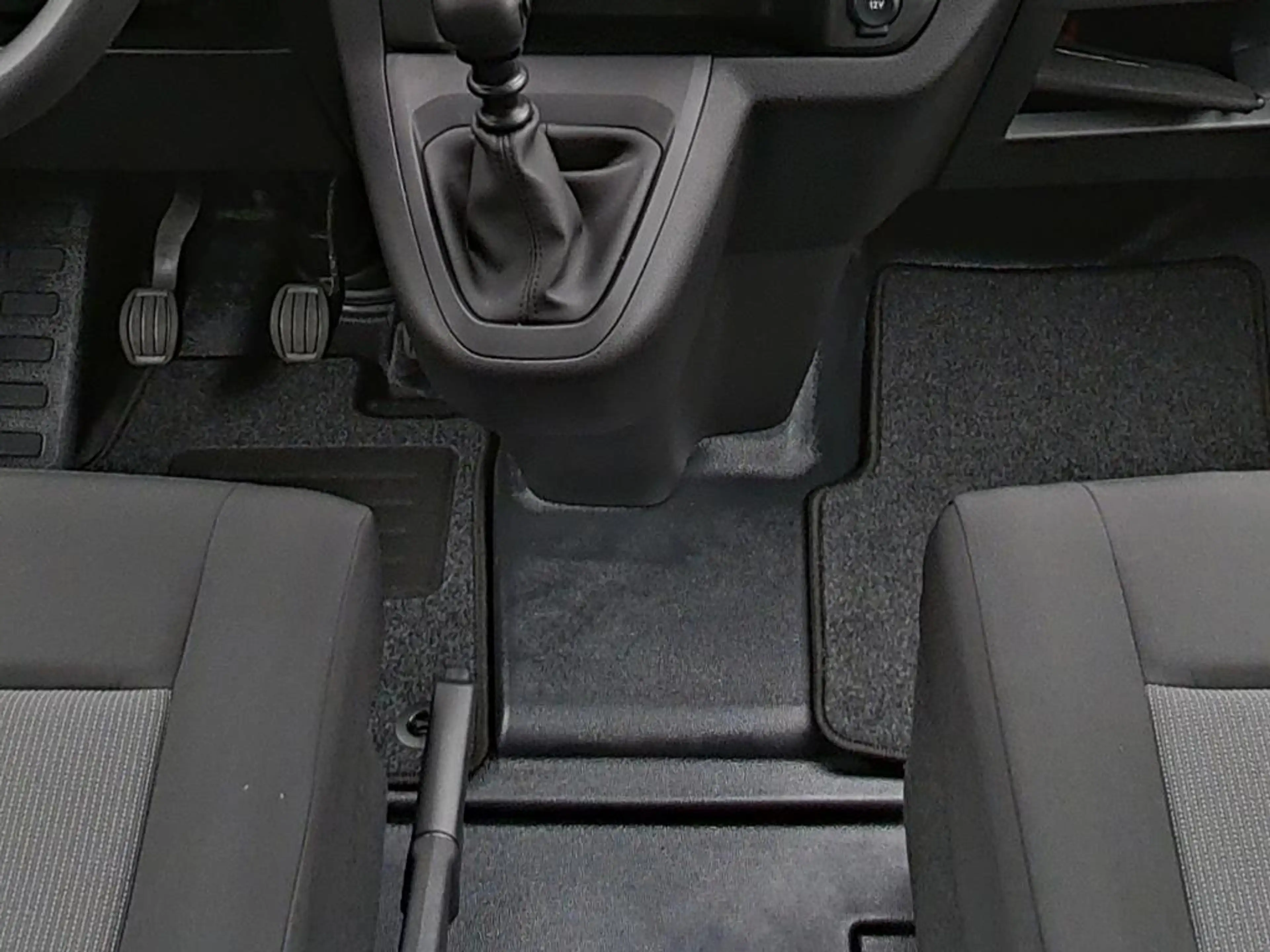 Peugeot Expert Kastenwagen Pro L2 BlueHDi 120 S&S — photo 12