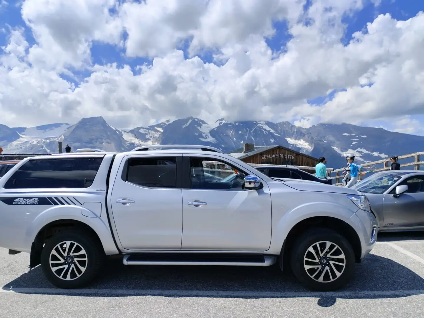 Nissan Navara Double Cab 4x4 2,3 dCi N-Connecta Aut. - 1