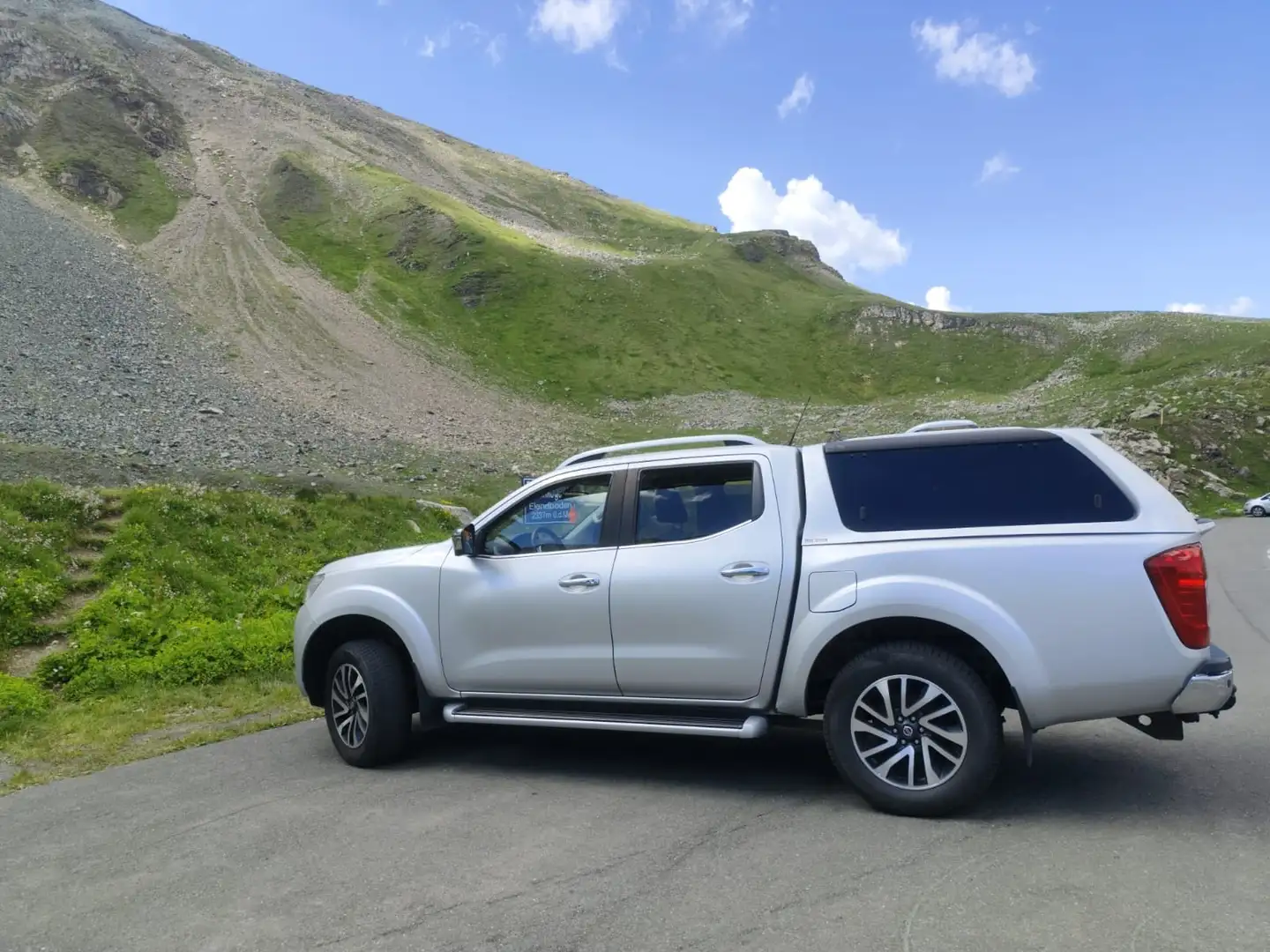 Nissan Navara Double Cab 4x4 2,3 dCi N-Connecta Aut. - 2