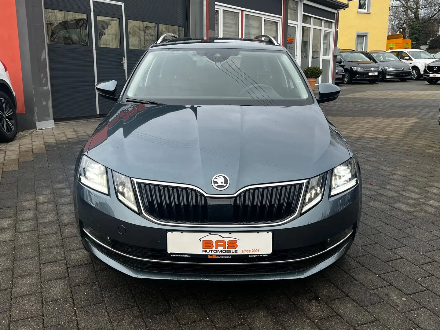 Skoda Octavia 2.0TSI Combi Style*DSG*ACC*LED*NAV*RFK* Grau - 2