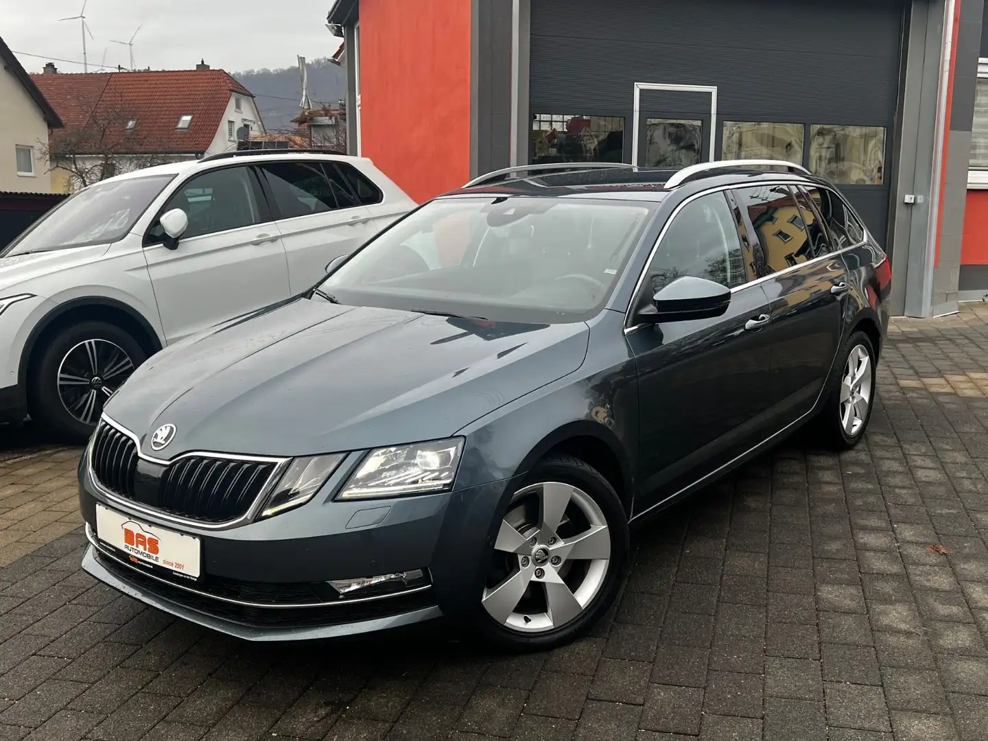 Skoda Octavia 2.0TSI Combi Style*DSG*ACC*LED*NAV*RFK* Grau - 1