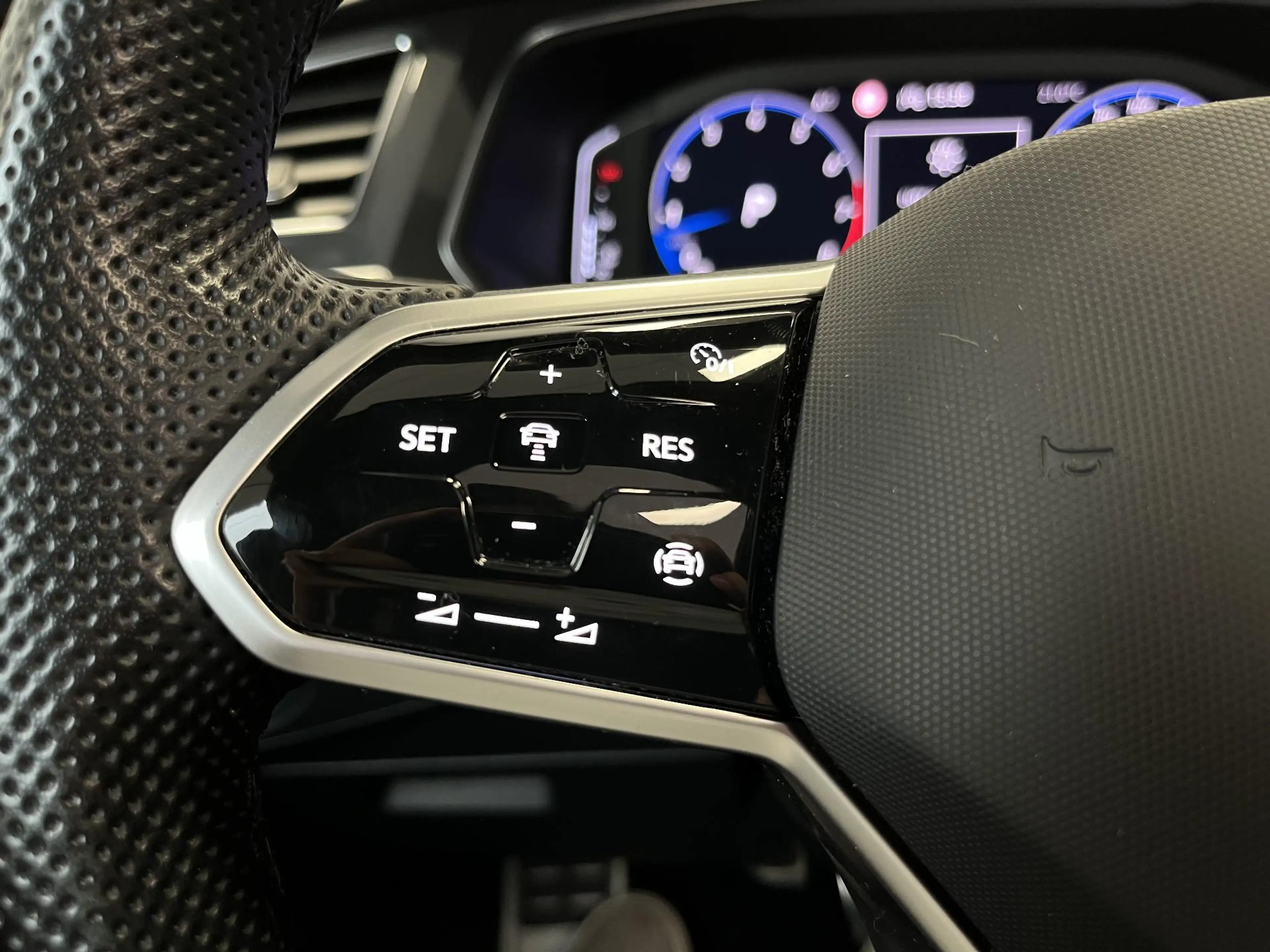 Volkswagen Tiguan Allspace 1.5 TSI R-Line 7p. | PANO | TREKHAAK | IQ LIGHT | — photo 38