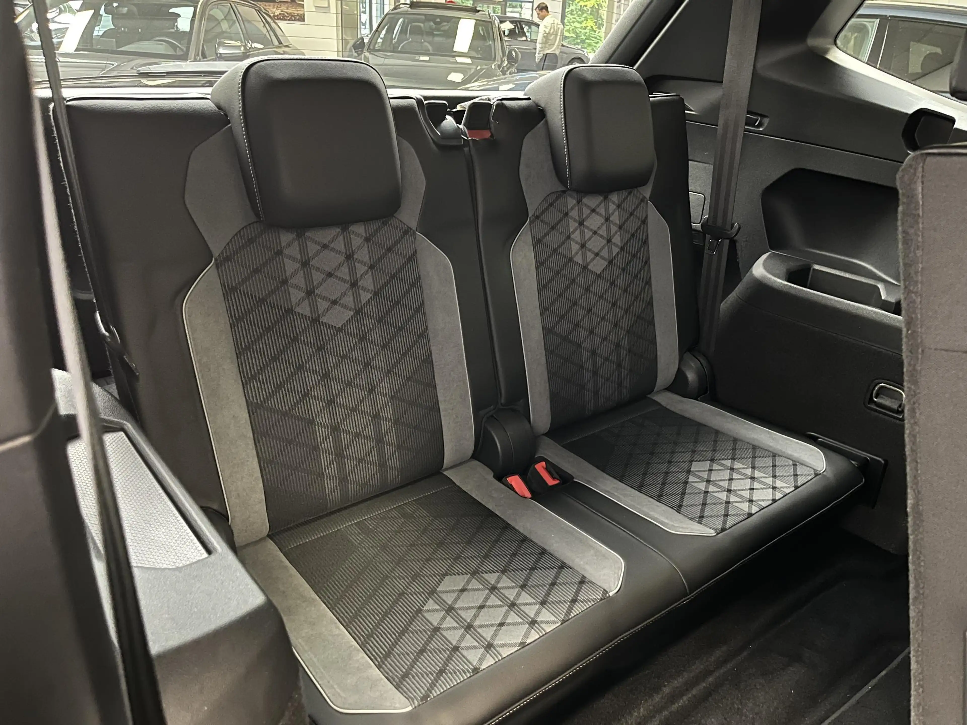 Volkswagen Tiguan Allspace 1.5 TSI R-Line 7p. | PANO | TREKHAAK | IQ LIGHT | — photo 20