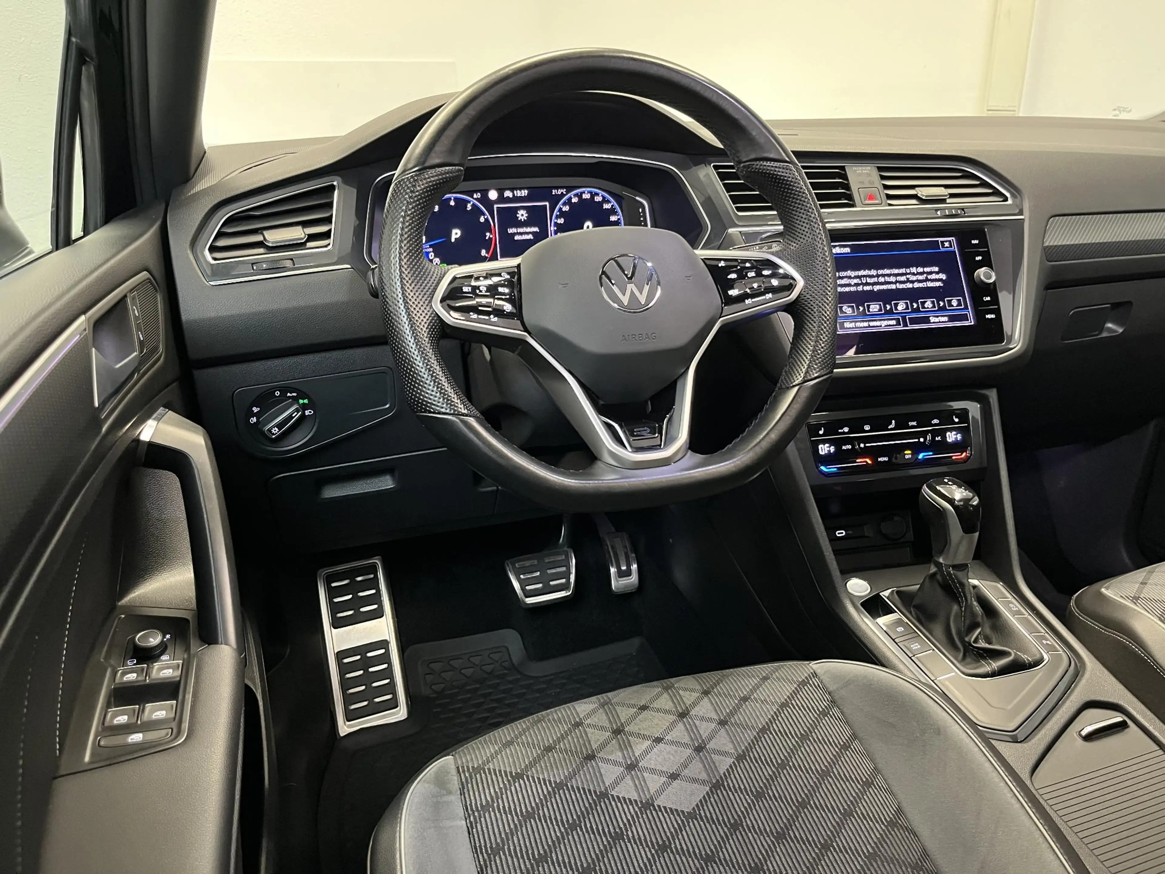 Volkswagen Tiguan Allspace 1.5 TSI R-Line 7p. | PANO | TREKHAAK | IQ LIGHT | — photo 3