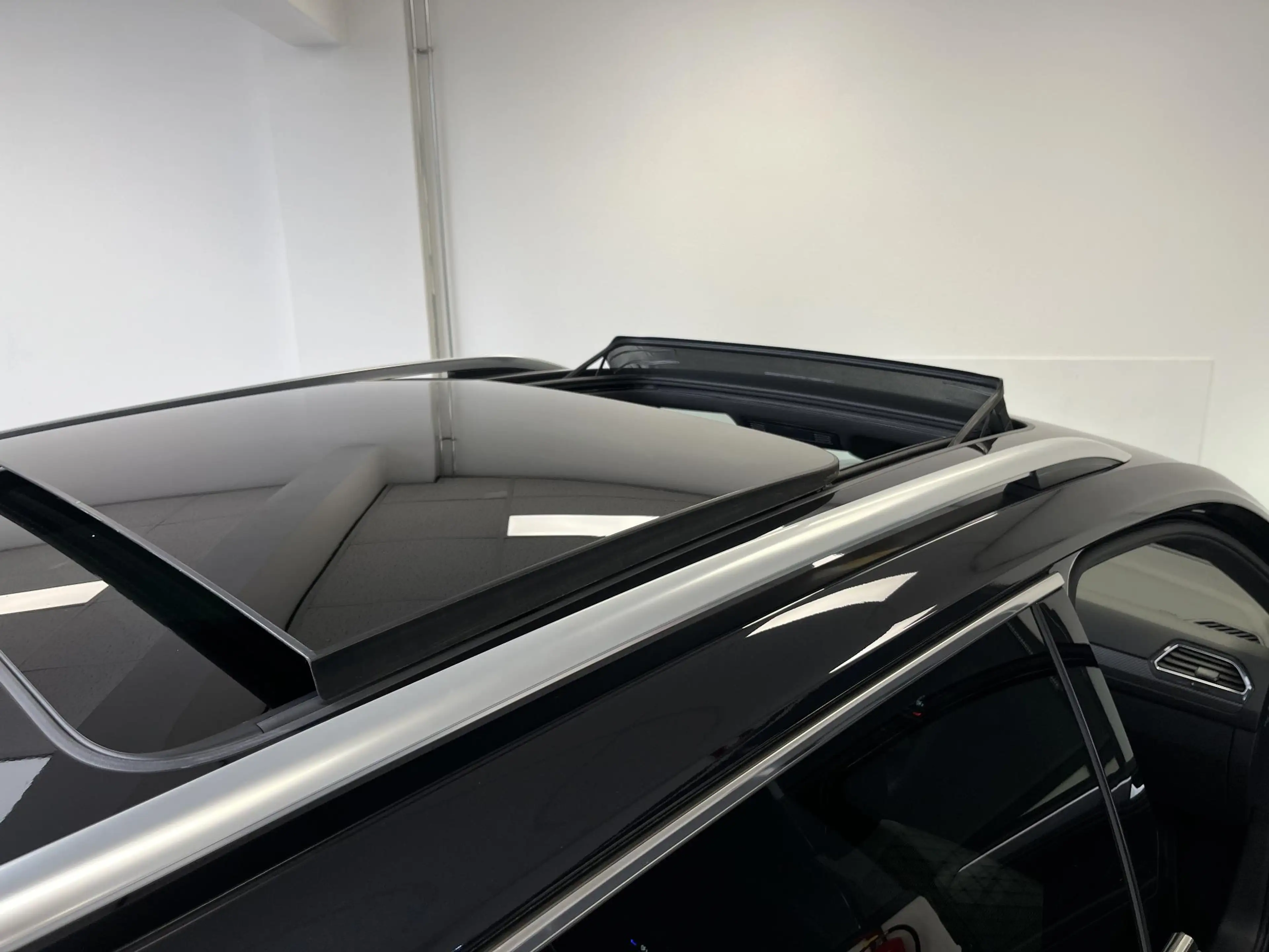 Volkswagen Tiguan Allspace 1.5 TSI R-Line 7p. | PANO | TREKHAAK | IQ LIGHT | — photo 4