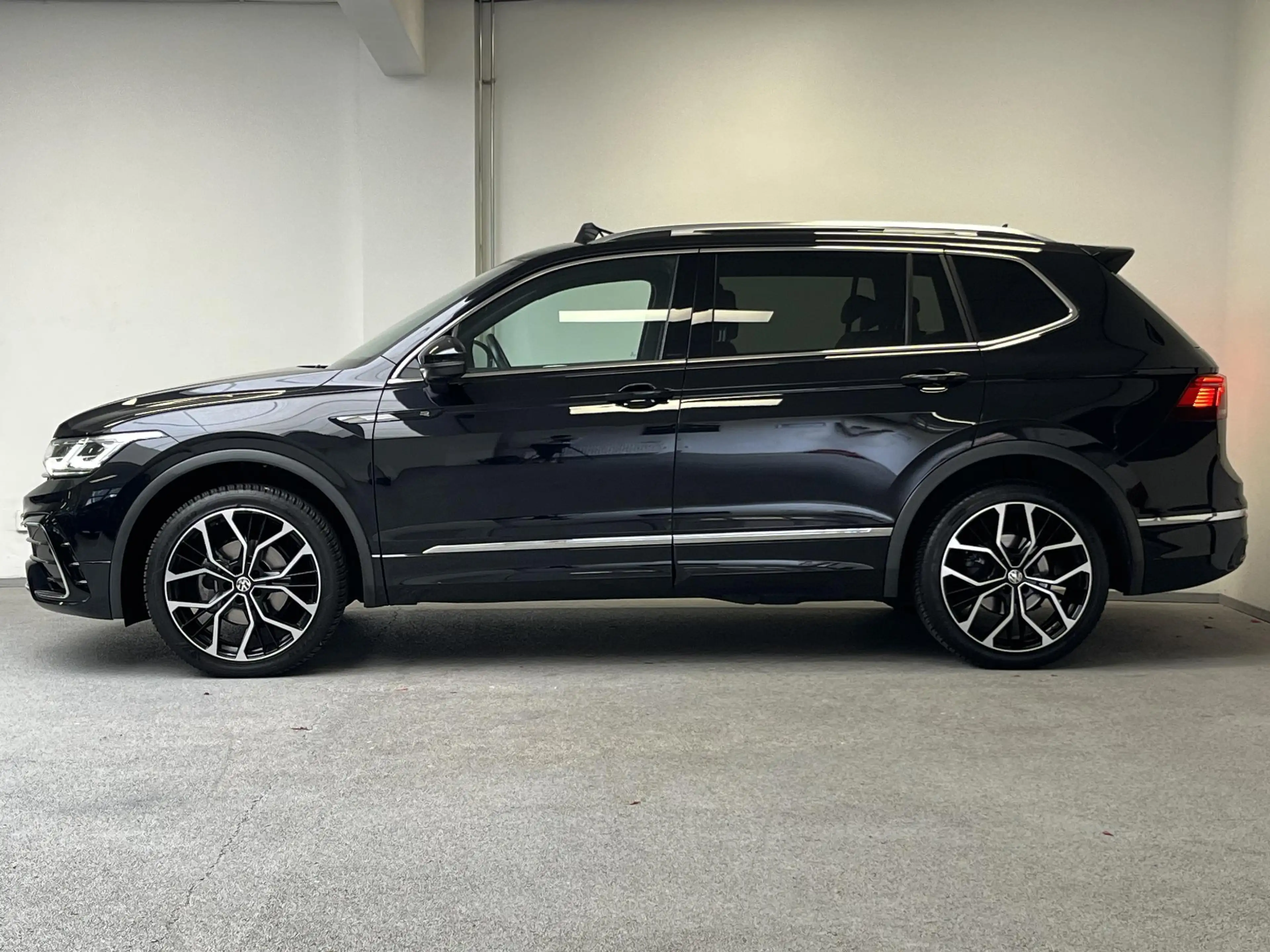 Volkswagen Tiguan Allspace 1.5 TSI R-Line 7p. | PANO | TREKHAAK | IQ LIGHT | — photo 12