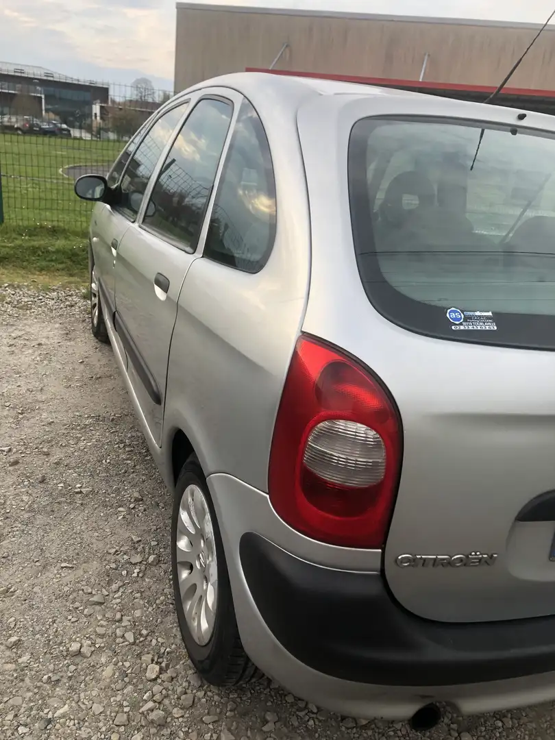 Citroen Xsara Picasso 2L hdi Gris - 2