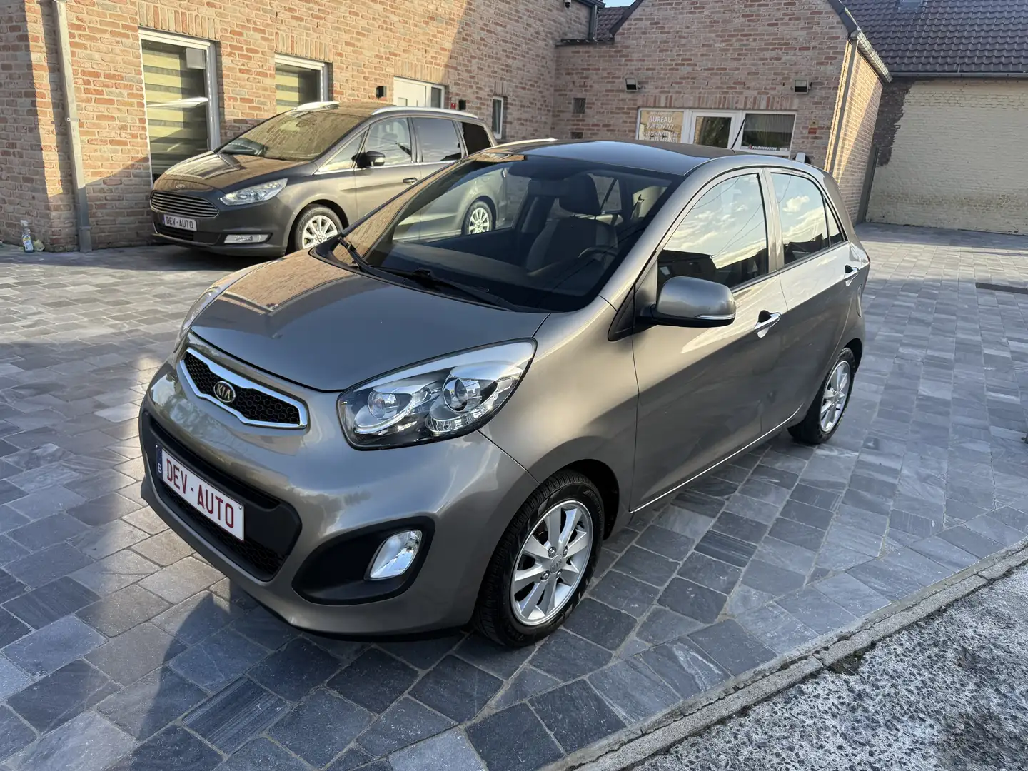 Kia Picanto Picanto 1.2i*GARANTIE 12M*CAR PASS*CARNET* Beige - 1