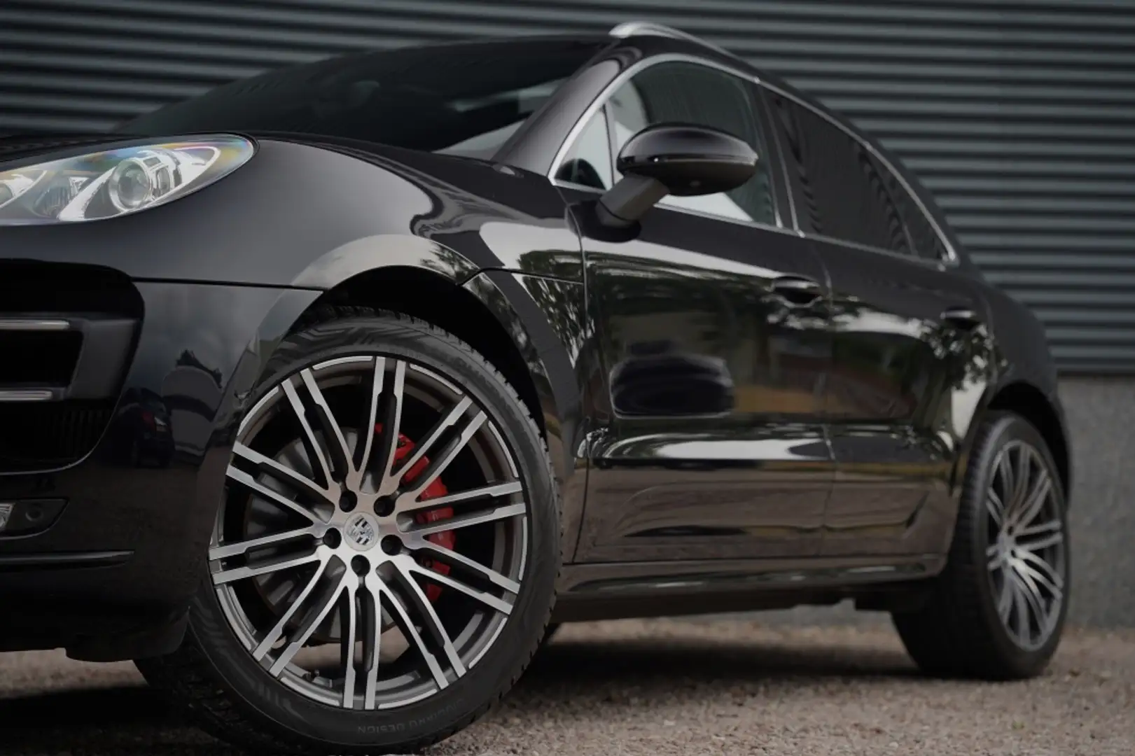 Porsche Macan 3.6 Turbo 400PK | NL Auto | Sportuitlaat | Pano | Zwart - 2