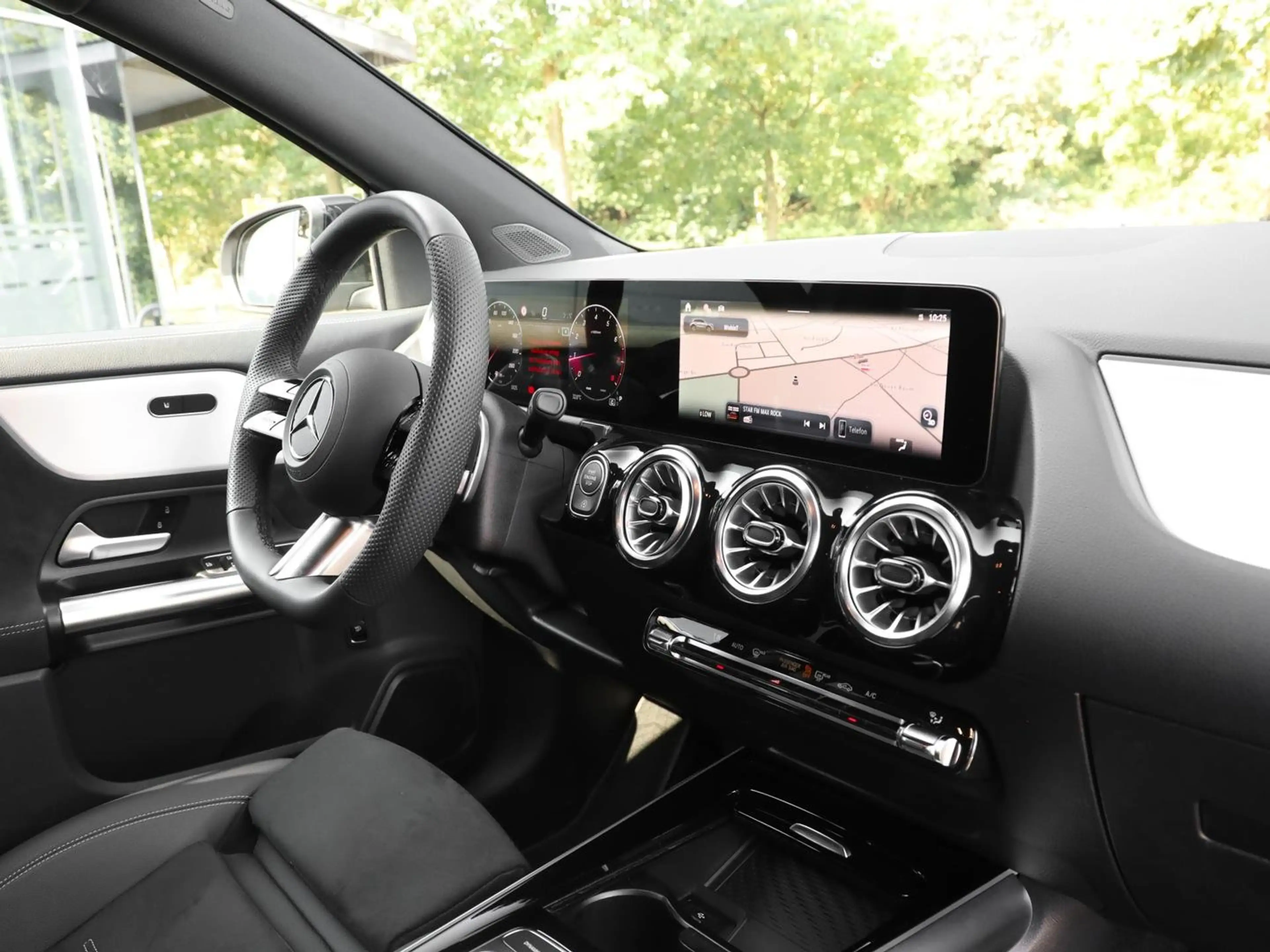 Mercedes-Benz GLA 200 AMG Night Rückfahrkamera Ambiente AHK — photo 7